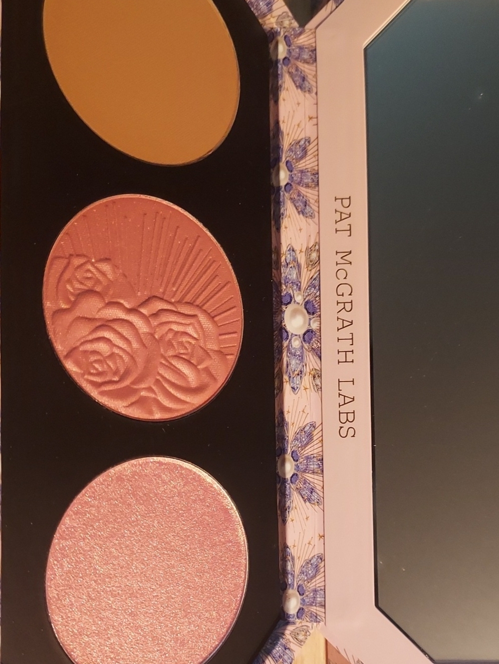 Pat McGrath Labs Glow Trio Palette - Pink & Purple Decorative Box - Picture 3 of 3